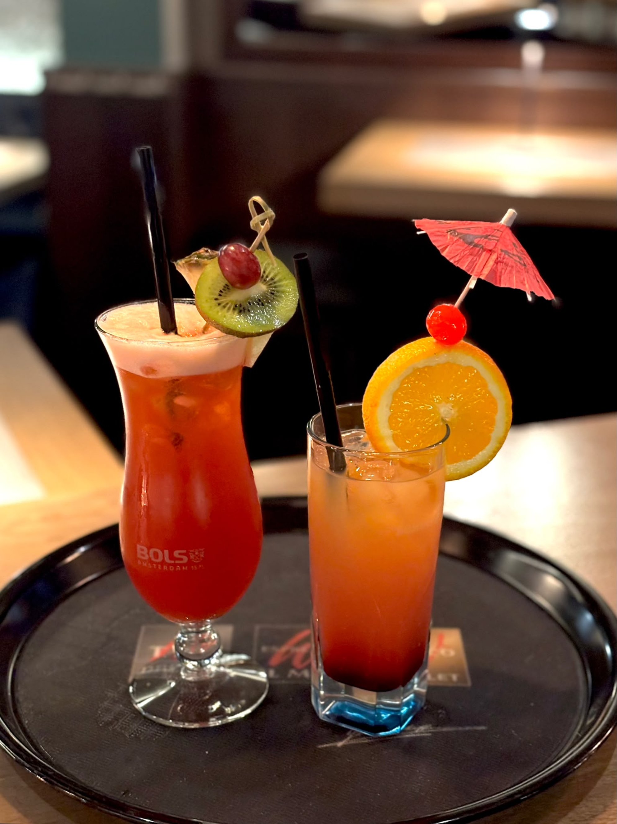 Cocktail-Duo (Fruchtcocktail & Tequila Sunrise)
